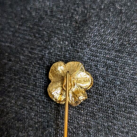 Vintage Crown Trifari Textured Petal Polished Center Flower Stick Pin - Picture 2 of 3
